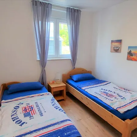 Апартаменты Erdgeschoss Mit Garten Und Pool Привлака