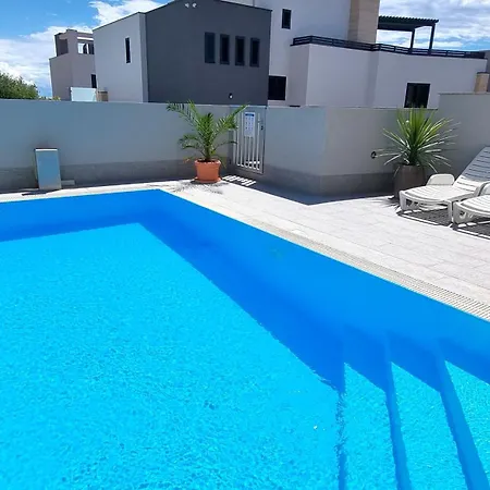 Апартаменты Erdgeschoss Mit Garten Und Pool