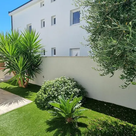 Erdgeschoss Mit Garten Und Pool Privlaka (Zadar)